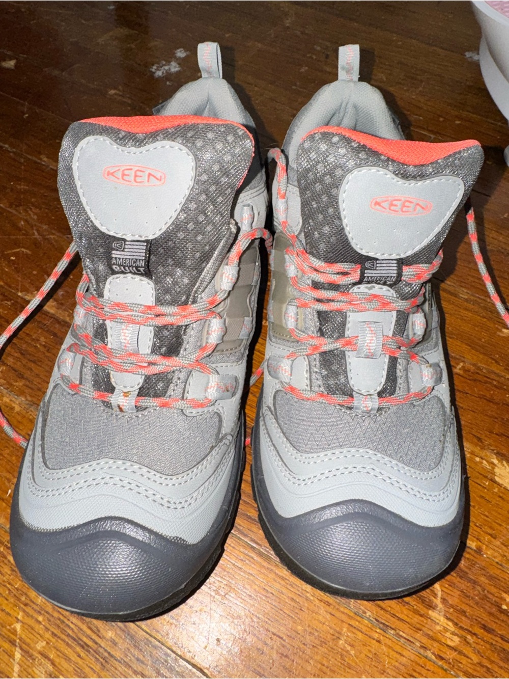 Keen hiking boots 8 waterproof like new